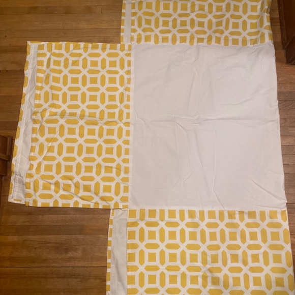 Pottery Barn crib skirt - Picture 3 of 3